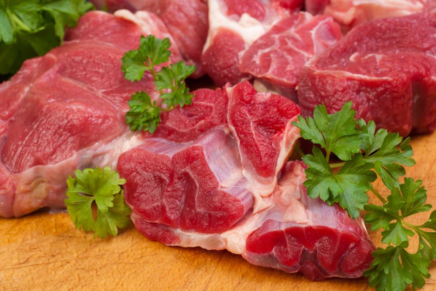 Thịt bò là nguyên liệu chính của món bò xào thập cẩm